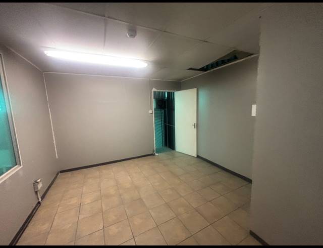 514M² WAREHOUSE TO LET IN PAROW EAST
